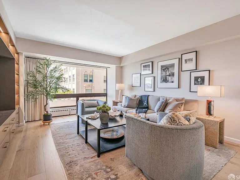 1177 California St #212 — Photo 4