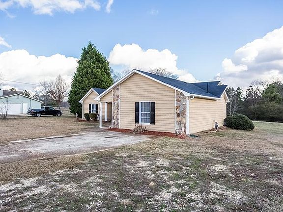 3rd image of 105 Summerfield Dr