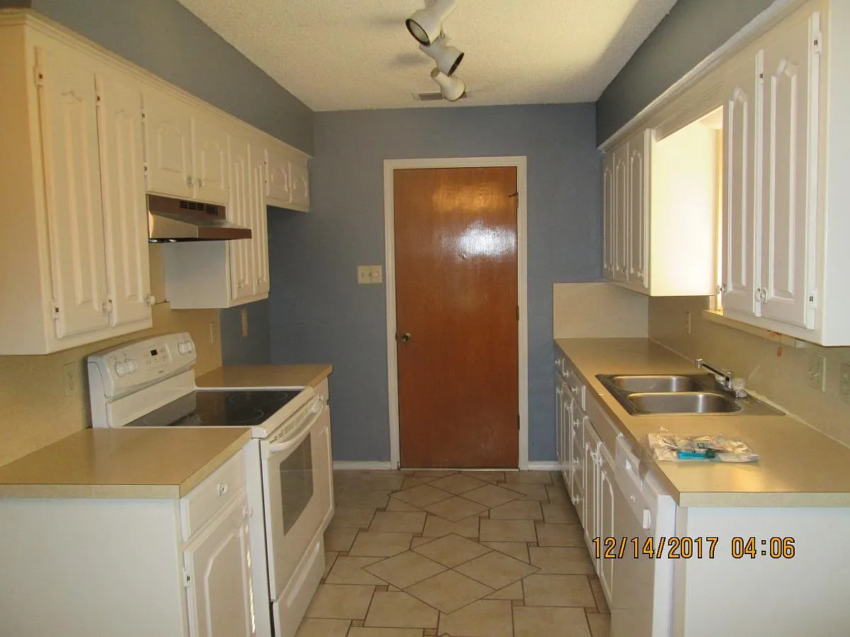 3 bed, 1264 sqft, $1,500 — Photo 2