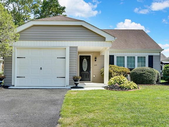 3rd image of 109 Buckingham Dr