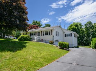 3 Rock Ridge Rd, Waterford, CT 06385