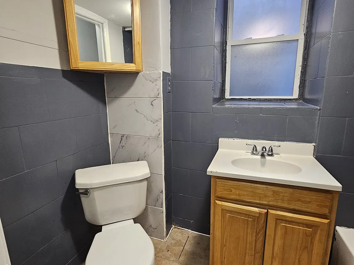 1183 Broad St #B — photo 4 of 5