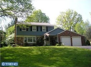 320 Penncrest Dr, Langhorne, PA 19047