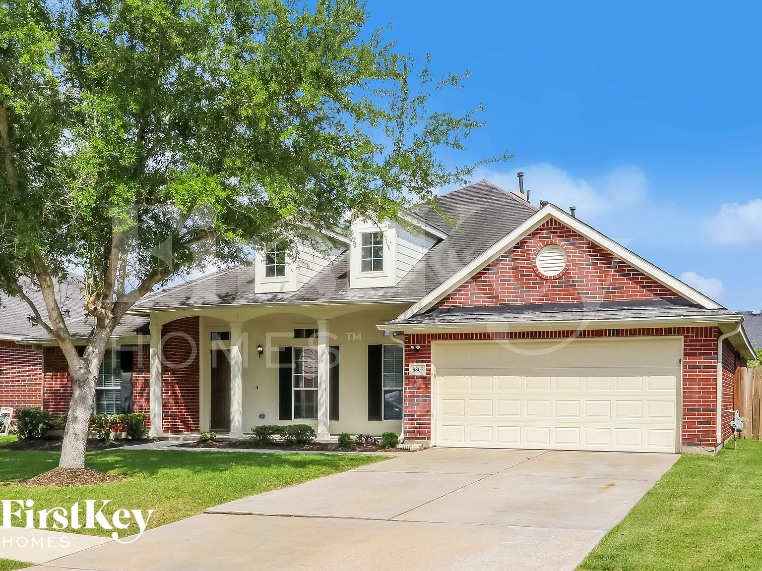 4 bed, 2.5 bath, 2597 sqft, $2,210 — Photo 2