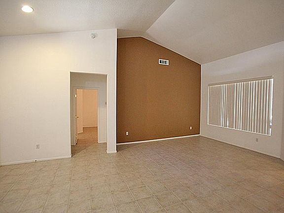 4th image of 15843 W Bridgewood Dr