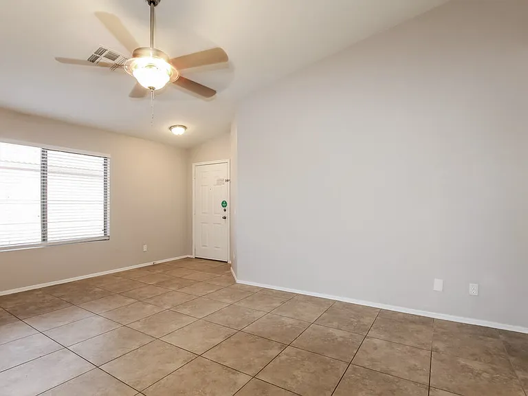 8740 W Loma Ln — Photo 4