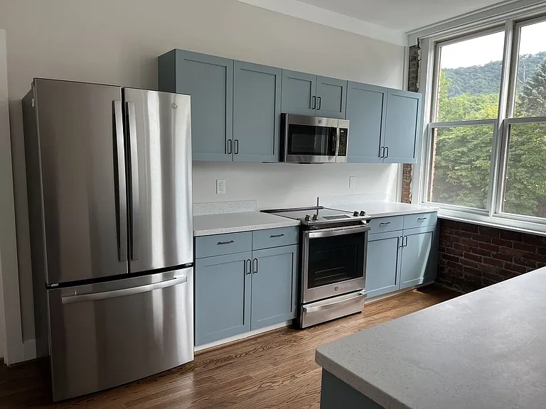 599 W King St — Photo 12