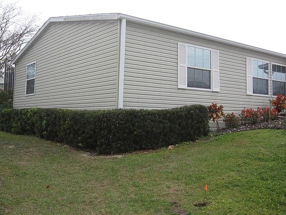 3rd image of 11925 Metcalf Way