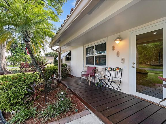3rd image of 809 NW 8th Ave