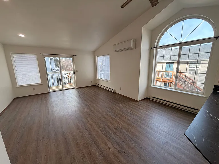 5681 Eagle Pkwy — Photo 7