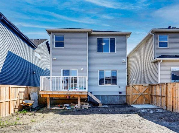 298 S Corner Meadows Way NE, Calgary, AB T3N 1Y4