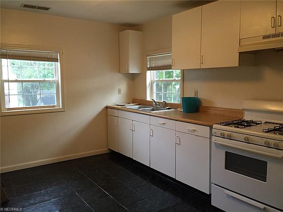2nd image of 415 W 20th St