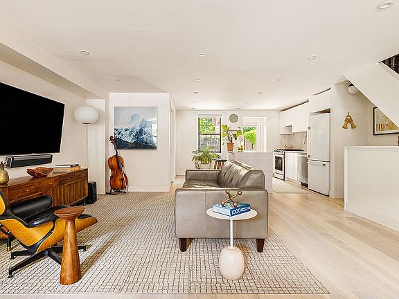 2nd image of 457 Lexington Ave