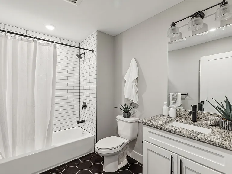 Quaker City Flats — Photo 96