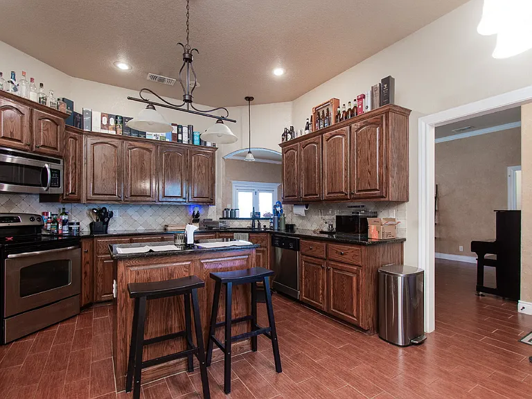 2513 Jackson Dr — Photo 6