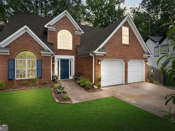 565 Saint James Ct, Lawrenceville, GA 30044