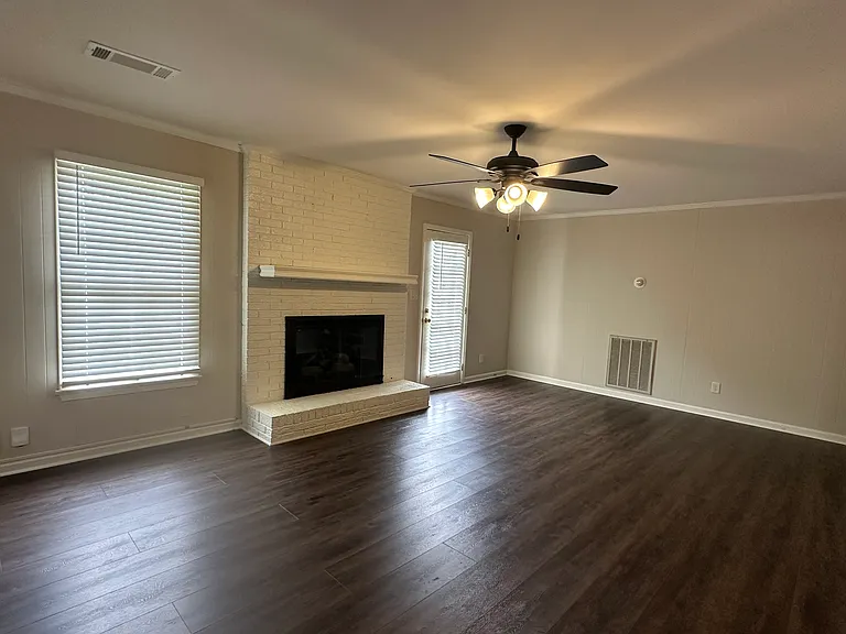 350 Riverdale Dr — Photo 16