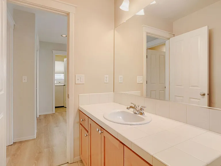547 NE 61st Pl — Photo 24