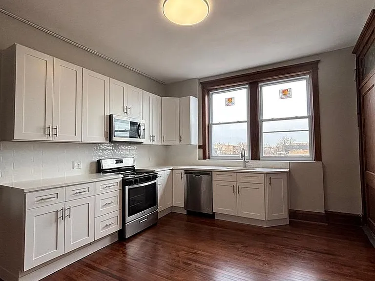 2500 S Millard Ave — Photo 6
