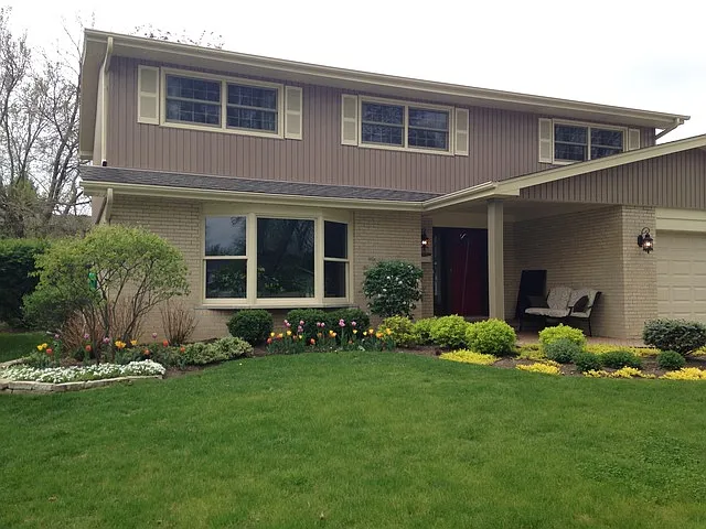 1213 W Robin Ln photo 1