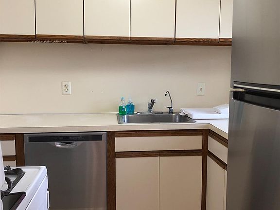 4th image of 3408 Oakwood St