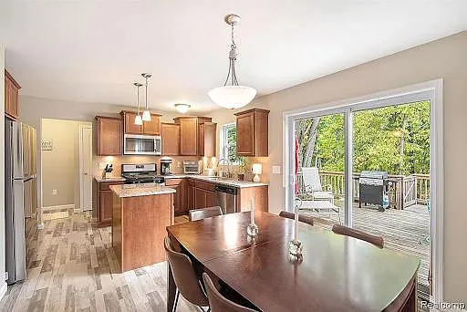 1002 Waters Edge Ln — Photo 5