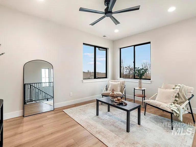 547 Canyon Falls Dr — Photo 36