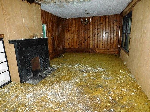 4th image of 129 Beverly Ave