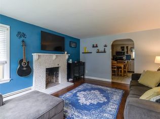 32 Darling St, Warwick, RI 02886