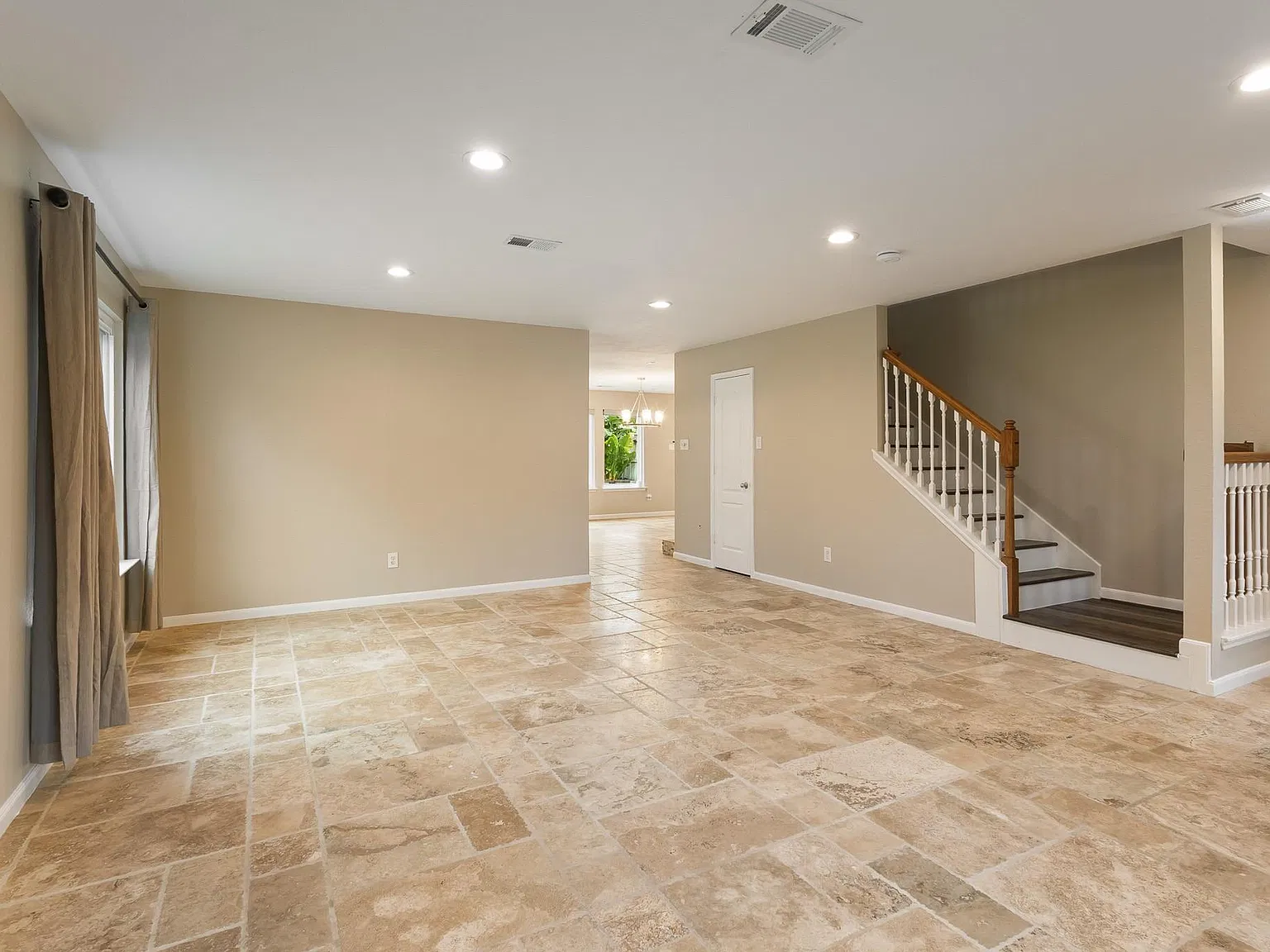4 bed, 2.5 bath, 2650 sqft, $3,000 — Photo 4