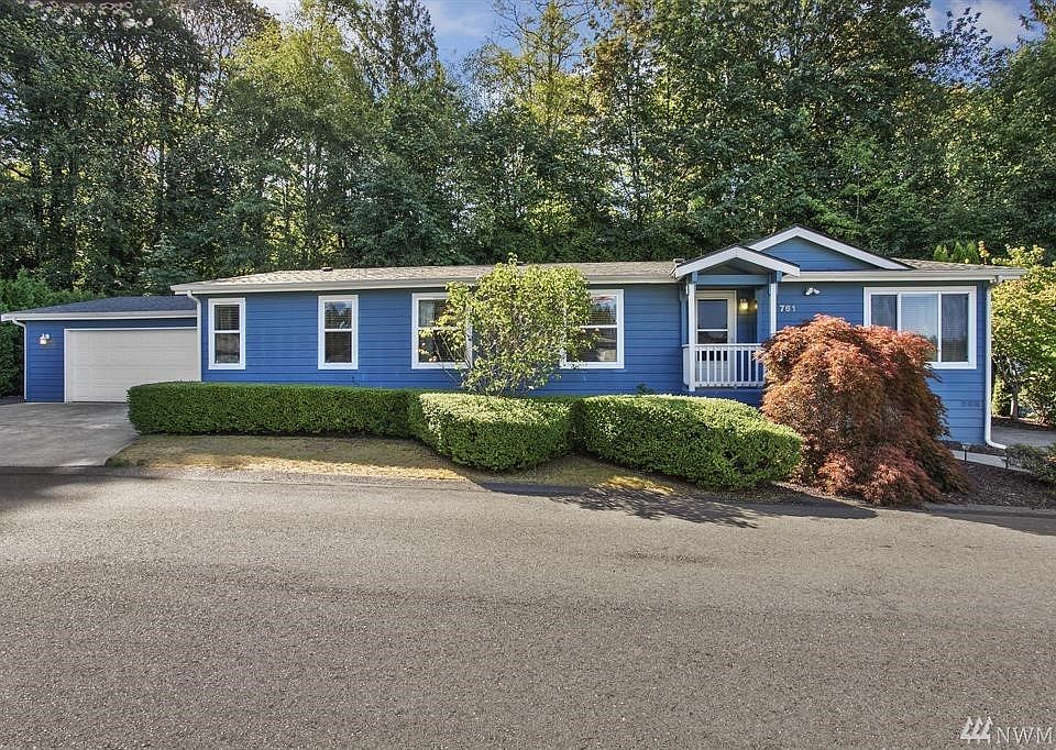 Beautifully presented and move in ready! This adorable home has a spacious and private garden space behind.