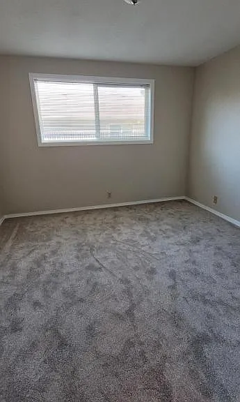 274 SE Kingwood Ave — Photo 3