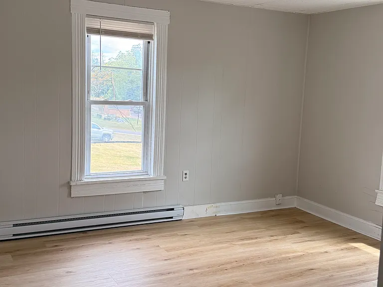 164 Maple St — Photo 8