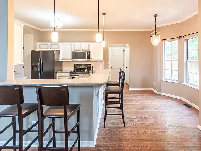 517 Caselton Ct — Photo 4