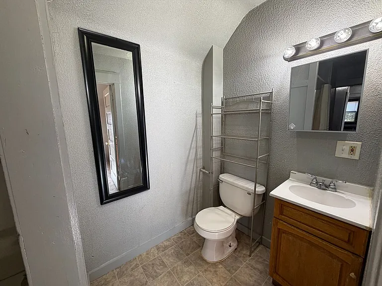 3909 Orleans Ave — Photo 8