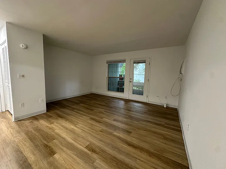 University Park Apartments near Cornell University — Photo 245