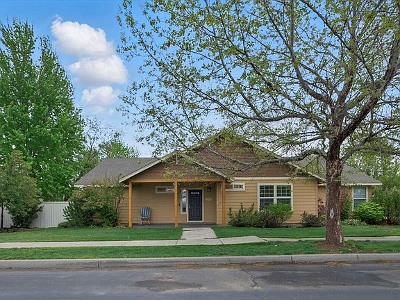2nd image of 713 NE Sandstone Ct