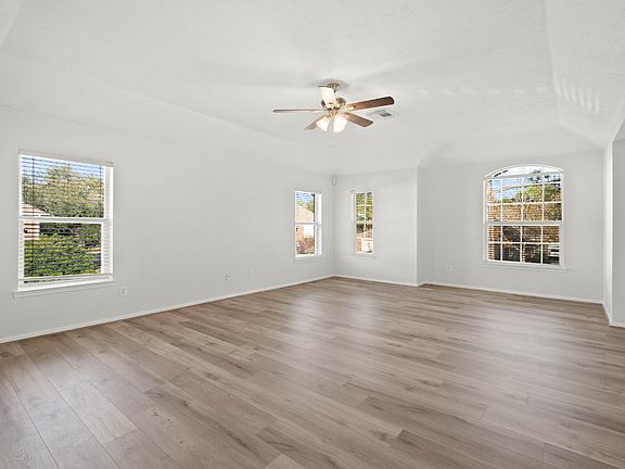 3rd image of 308 Meadow Trail Ct