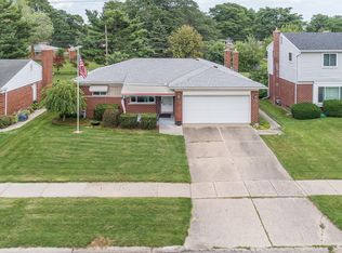 27106 Sutherland Dr, Warren, MI 48088