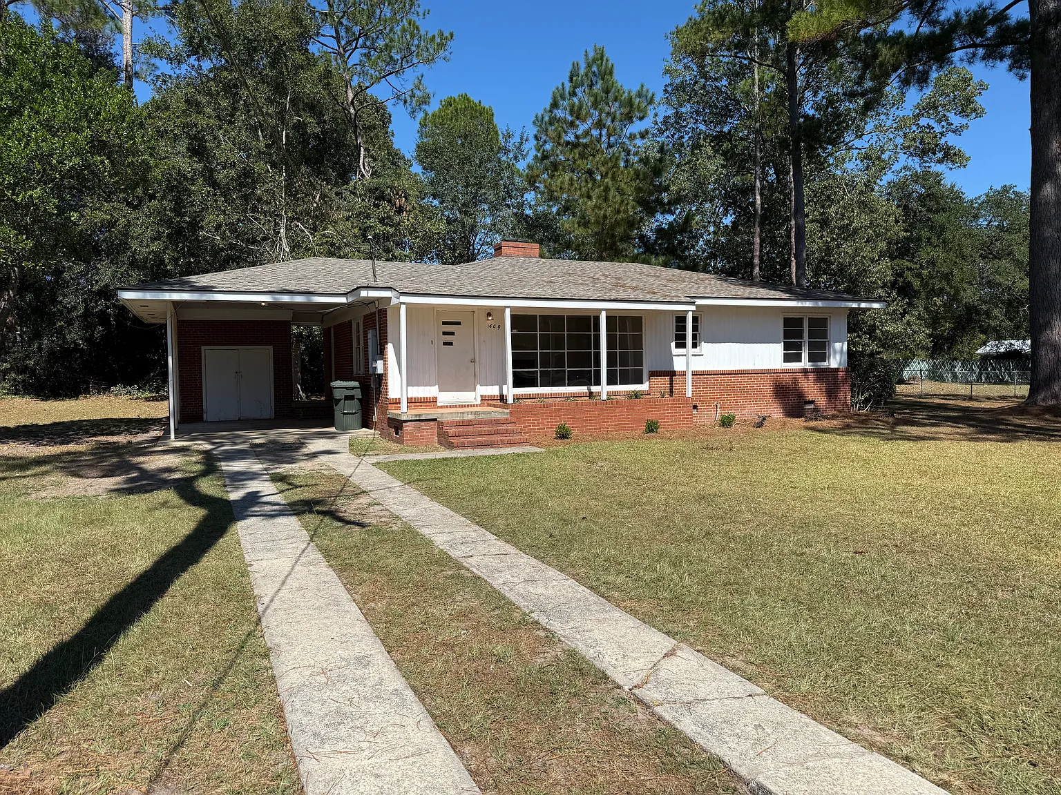 1609 Woodrow Ave — Photo 1