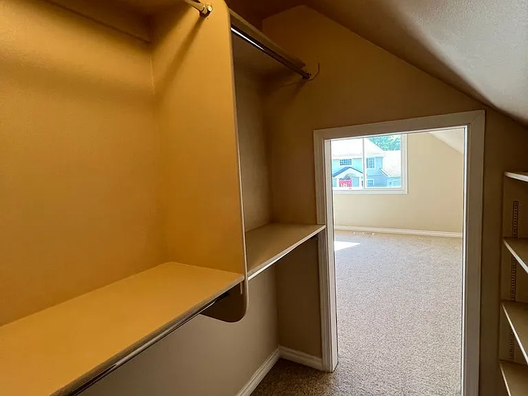 1592 Kingston Way — Photo 21