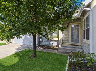 8100 Cobblestone Rd, Urbandale, IA 50322