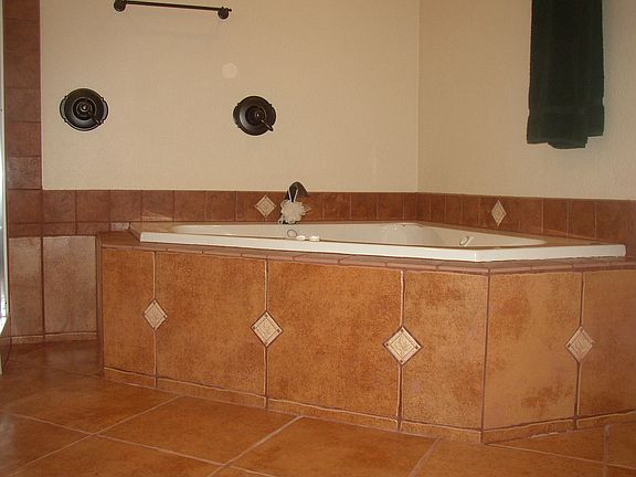 2 person corner jacuzzi tub