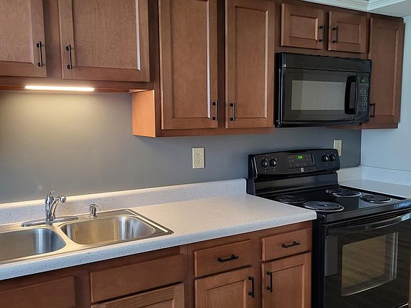 4th image of 9505 Centerbrook Ct
