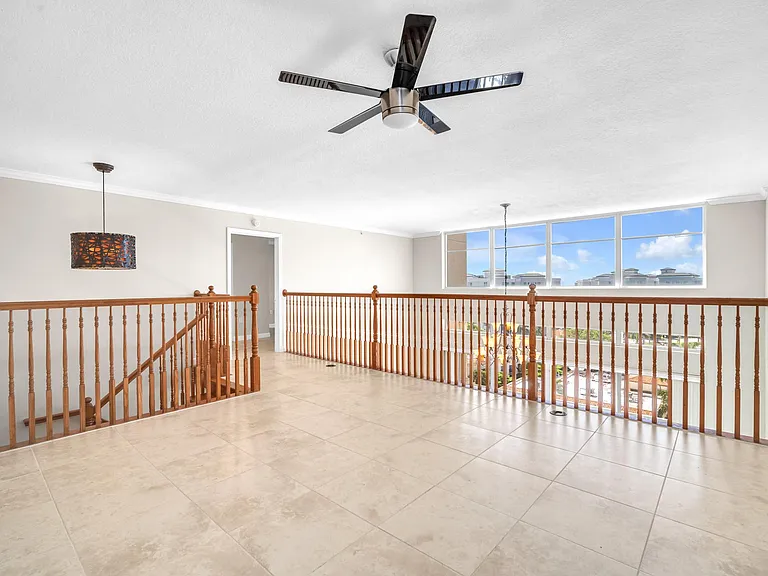 Royal Palm Apartments — Photo 43