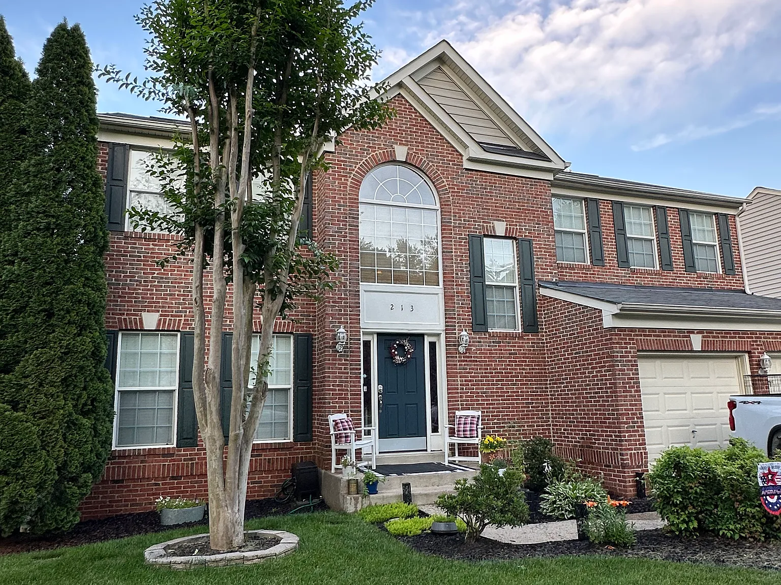 6 bed, 3307 sqft, $4,500 — Photo 1