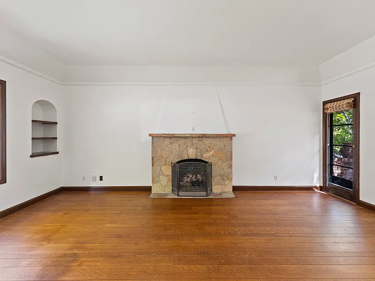 1226 Johnson St — Photo 15
