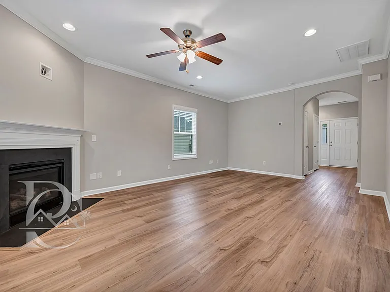 122 Drummond Way — Photo 6
