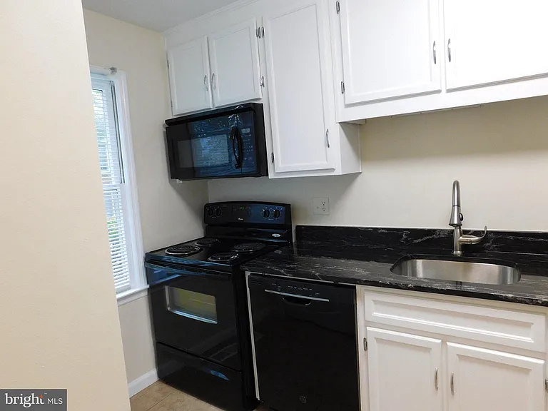 1170 N Vermont St — Photo 4