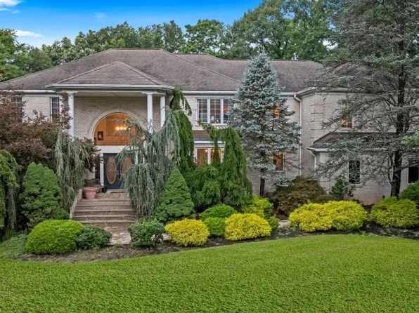 15 Bromley Court, Montville Twp., NJ 07045